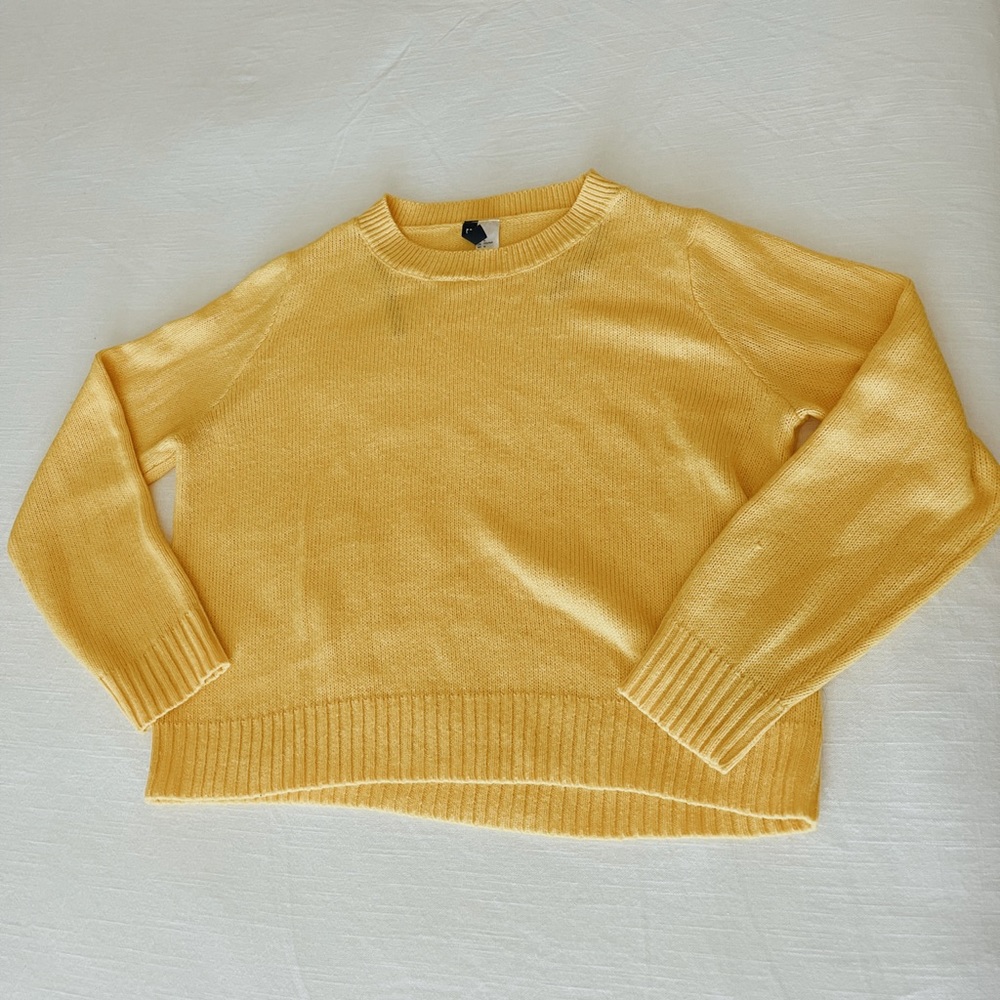 Cropped knit mustard yellow sweater